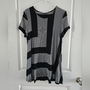 Cable & Gauge Geometric Black and White Top Tunic